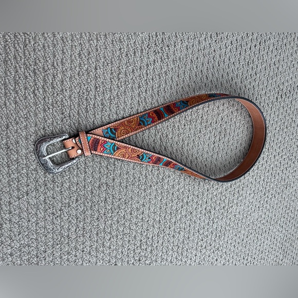 Ariat Womens Tooled Leather Belt
Colorful
A1567008
Western
Rodeo
Equestrian
Sz M - Picture 3 of 15